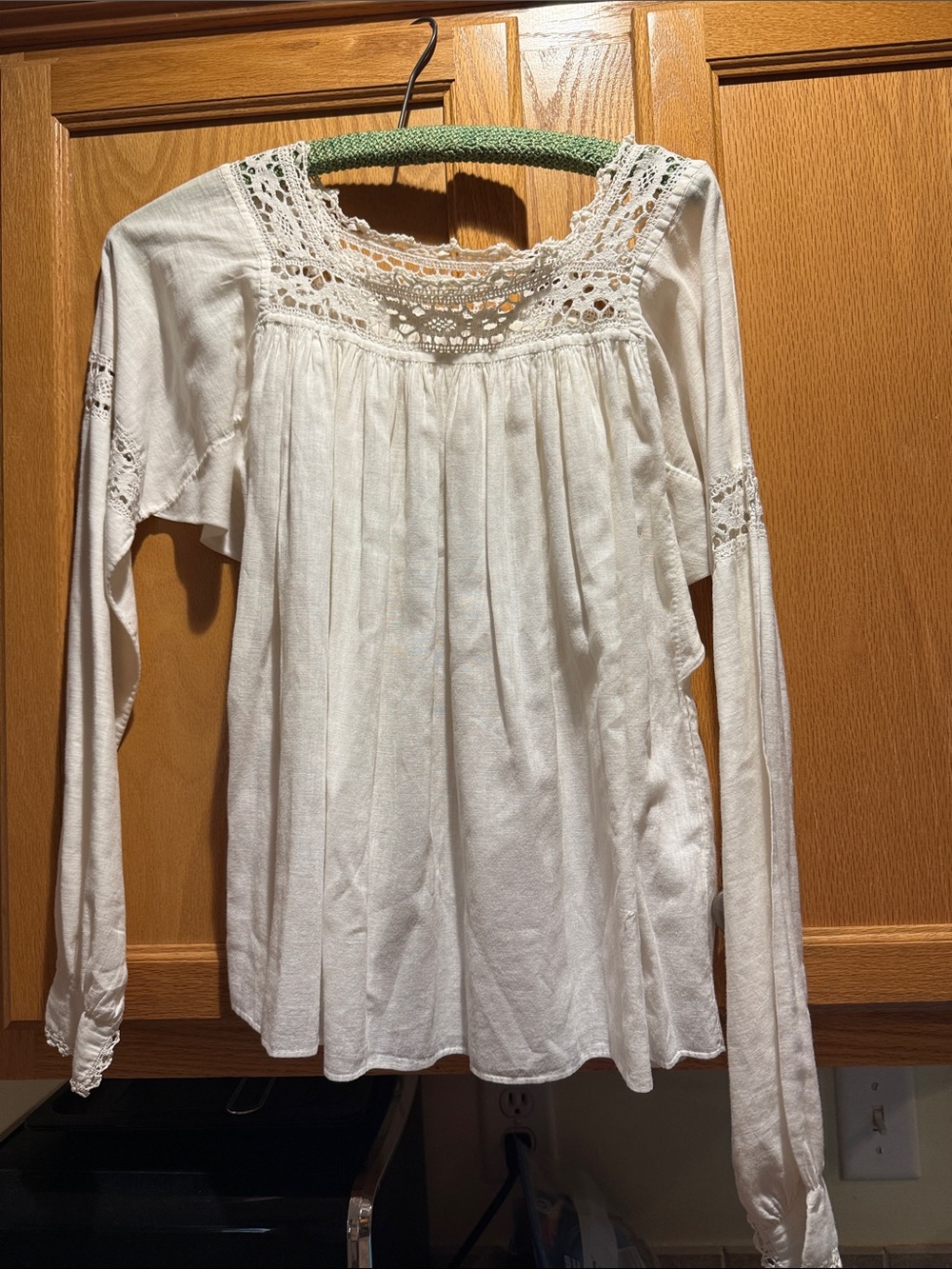 Women's White Long-Sleeve Lace Yoke Blouse